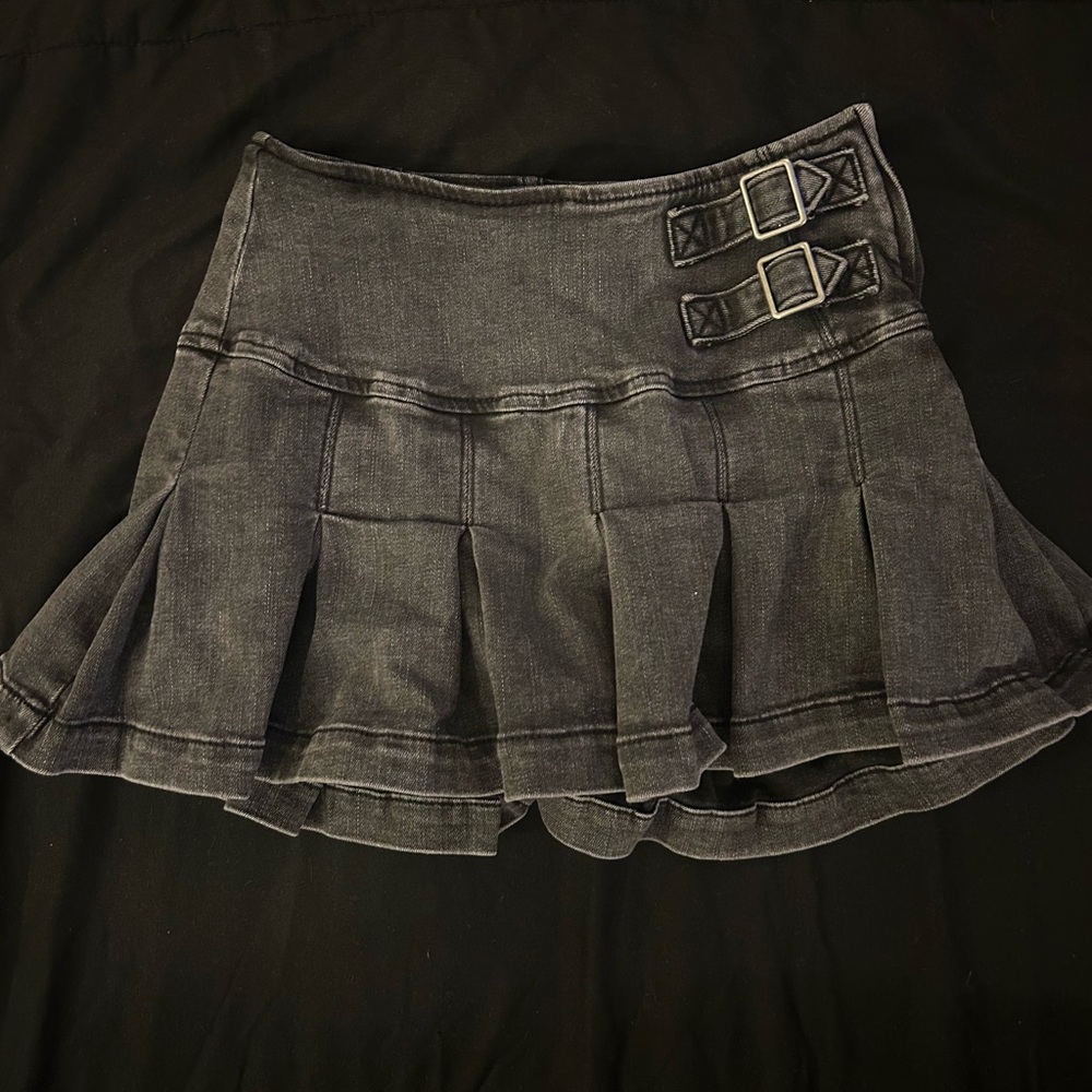 pleated denim skirt